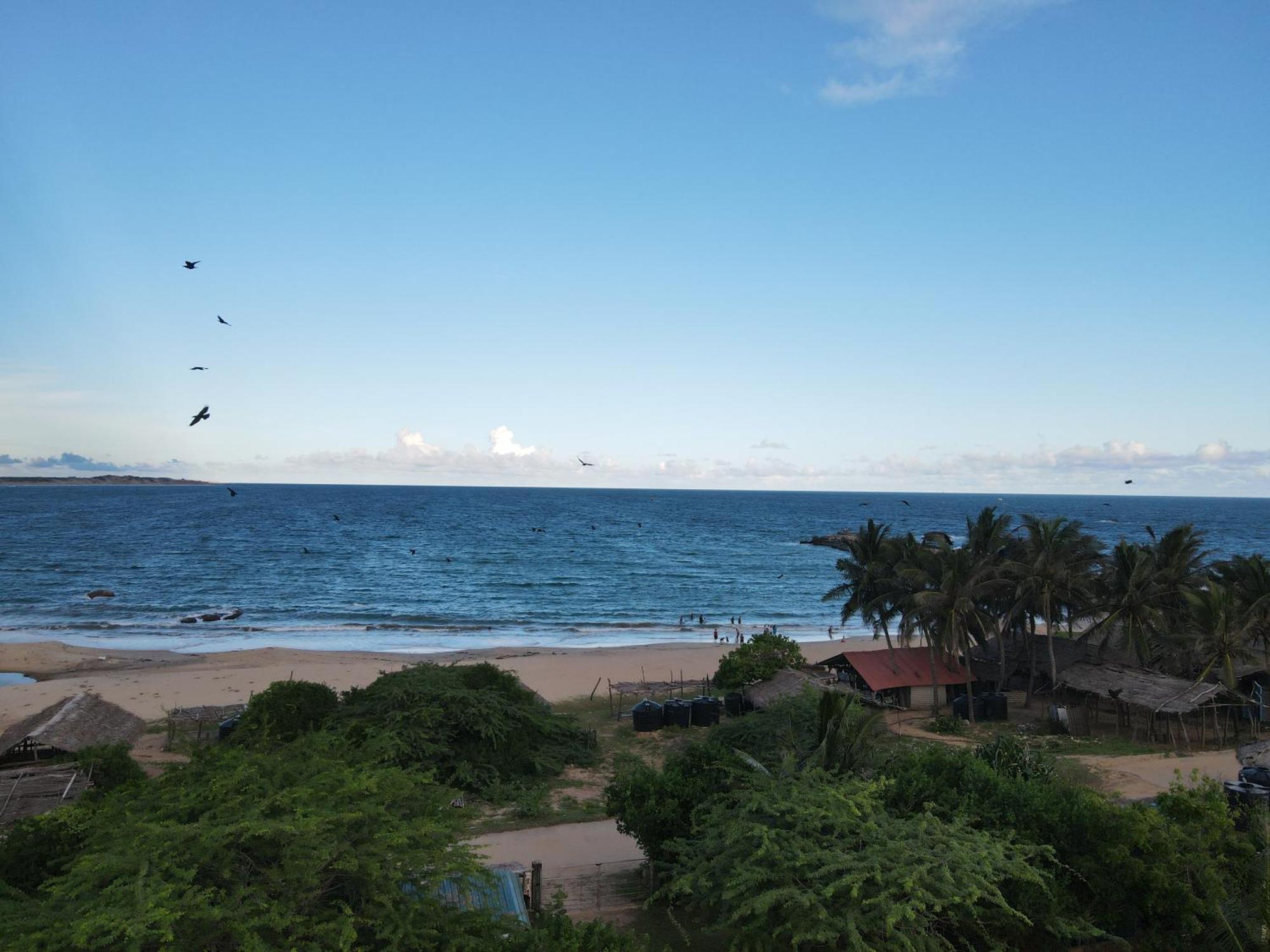 Kirinda Beach Front Hotel Buitenkant foto