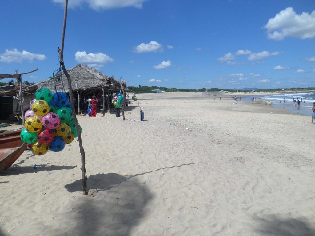 Kirinda Beach Front Hotel Buitenkant foto